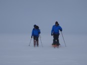 5. Guisella Gacitua y Francisco Fernandoy Campamento en Península Antártica (Foto_ Francisco Fernandoy)