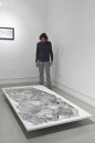 Michelle Marie Letelier, “Boyeco” vista de instalación grafito y carbón sobre tela, 2009. Galería Perlini Arte, Padua, Italia. Cortesía de la artista. (1)